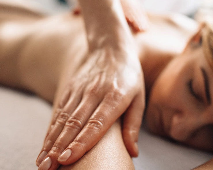 woman laying down getting massage with mahanarayana vegan body massage oil for relaxing and joint pain relief